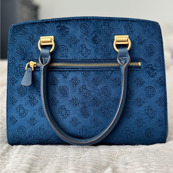 GUESS Ales Girlfriend Satchel GORGEOUS!!! - Picture 2 of 6